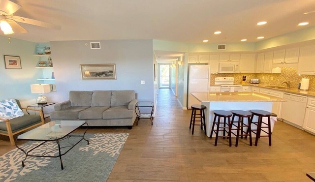 Nature's Landing C104 Corner Unit with Pool! in Cedar Key