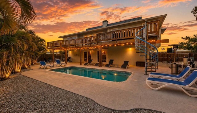 Near AMI Retreat Heated Pool Cinema Marina 4BD in Palmetto