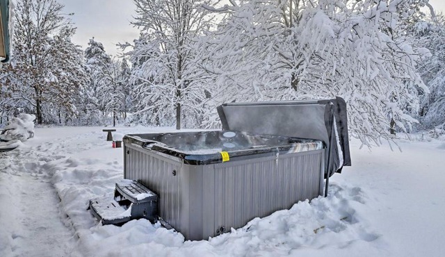 Nekoosa Golf Course Retreat w/Hot Tub! in New Rome