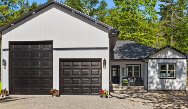 New, charming custom home, 7 minute walk to the beach in Sturgeon Bay