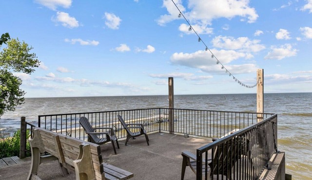 New! Lake Front|PrivateDock|Kayaks&Paddleboards! in Chilton