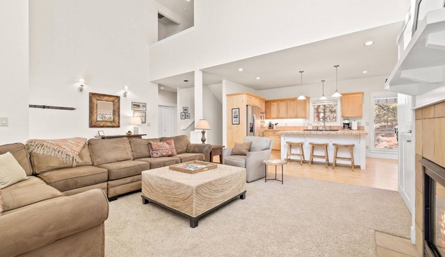 New! Luxury Forest Home | Arcade Room | Pool - Hot Tub in Bend