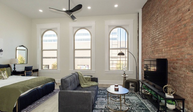 NEW Studio - Steps from Dining, Coffee & City Life in Cincinnati