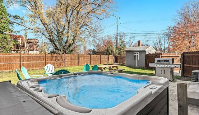 New! Warm & Cozy 3BR w/Hot Tub, Firepit & BBQ! in Mount Clemens