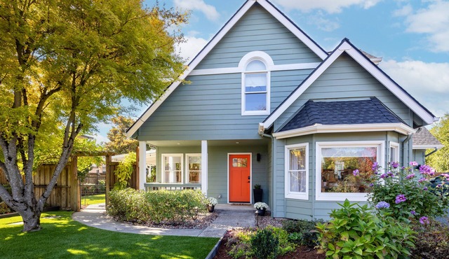 Newly renovated, centrally located home with private gate, RV parking & Hot Tub in Eugene