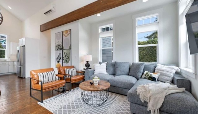Next to Park, Soaring Ceilings, Remodeled 2 BR in Seattle