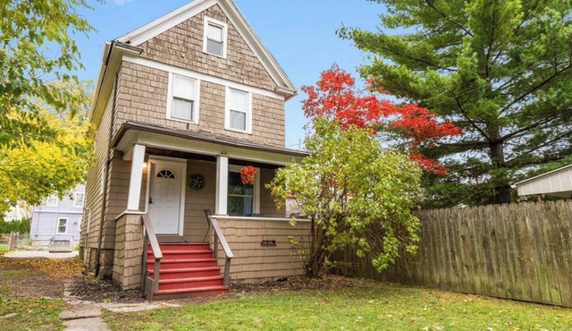 Niagara Falls Getaway Walk to Falls Family 3BR in Niagara Falls