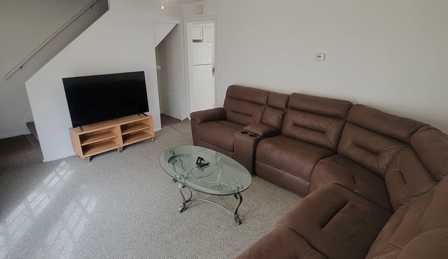Nice private unit in duplex home. in Westland