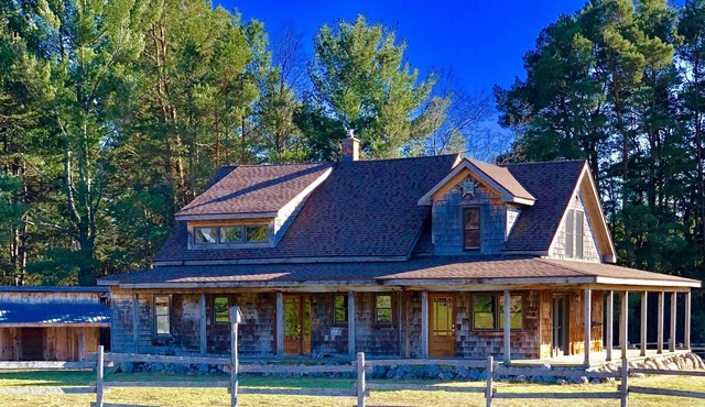 Nostalgic Farm With Breathtaking Views in Maple City