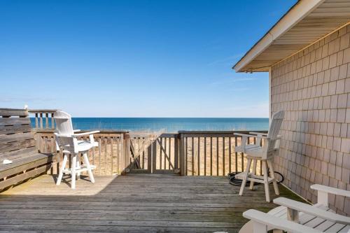 OBX 4BR Oceanfront Cottage in Kill Devil Hills