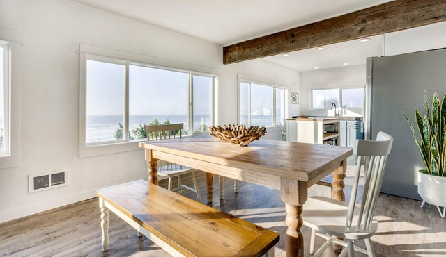 Ocean Front with Spectacular Views! 2 Bedroom, 2 Bath! Seal Rock! in Seal Rock