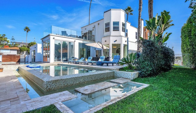 Oceanview Oasis w/3 Pools & Theater in Los Angeles