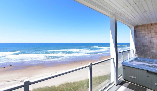 Pacific Life Condo, Ocean View Hot Tub & Pool in Lincoln City