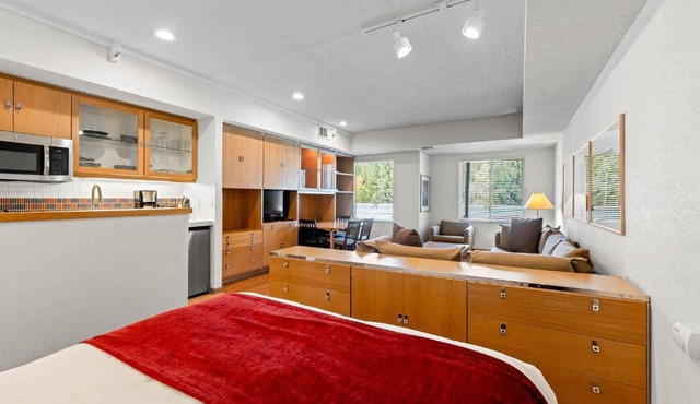 Palisades Tahoe Lodge Rentals Studio #229 in Olympic Valley