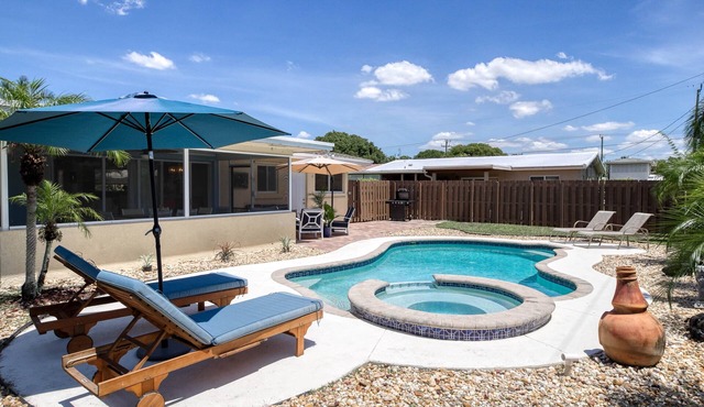Paradise 4 min to Beach with Heated Pool and Spa in Deerfield Beach