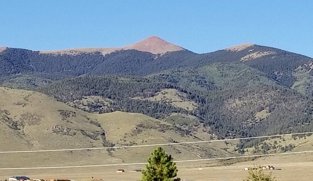 Peaceful/Beautiful Mountain Views & centrally located to all the mountain fun in Eagle Nest
