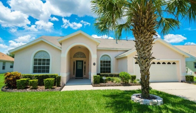 Peaceful lake view villa located in Orange Tree in Clermont
