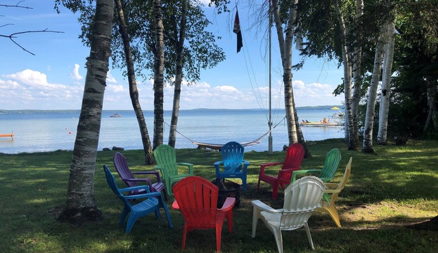 Peaceful setting on northwest shore of Burt Lake - sleeps 12 in Brutus