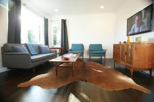 Perfect Venice Beach Vacation Home for Couples and Families in Los Angeles