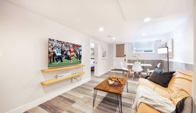 Pet Friendly 1BR Basement w, Gym, Near UW &Hospital in Seattle