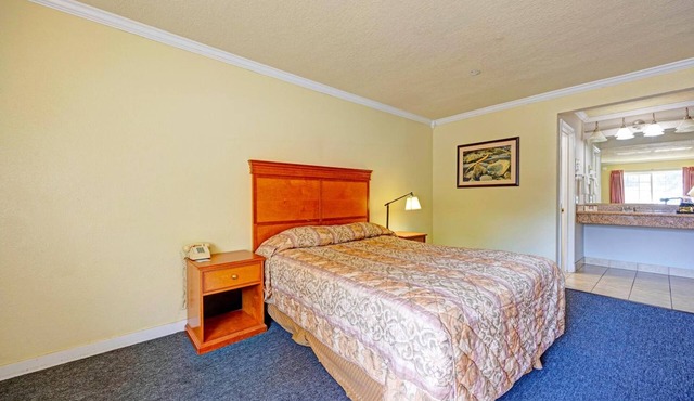 Pet-Friendly Riverside Stay w/Queen Bed – Affordable Find for Nature Seekers! in Stevenson