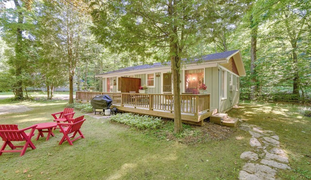 'Pine Cottage' Duplex w/Deck: Walk to State Park! in Ephraim