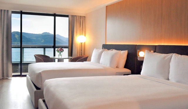 Pinnacle Hotel Harbourfront in Vancouver