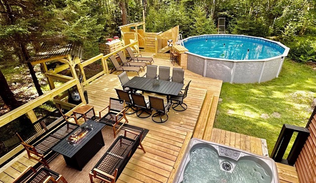 Poconos Cottage Solar Heated Pool Hot Tub Game Room in Long Pond