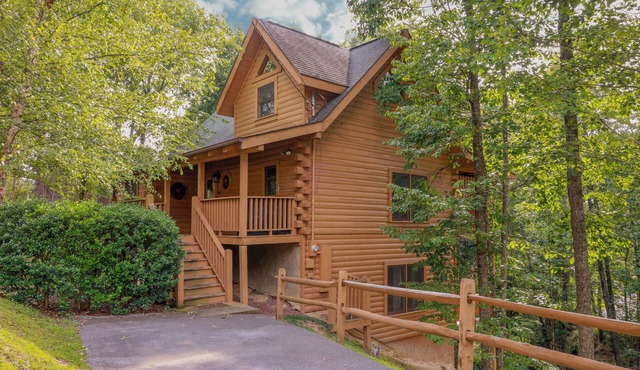 Premier 3-Level Cabin w/Hot Tub, Pool Table, Resort Pool, Putt Putt, Fishing in Sevierville