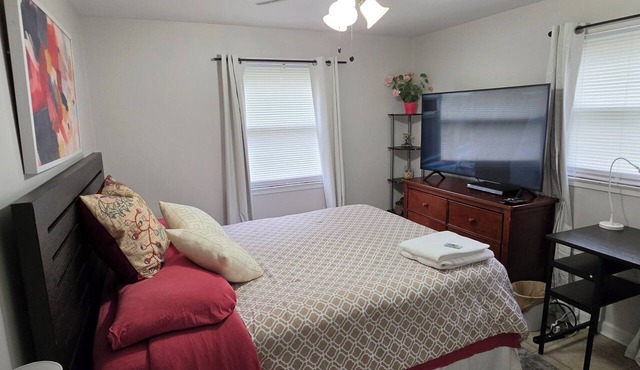 Private 1st floor, Separate Entry, Near Quantico, 1 or 2 bedroom, Gym & Laundry. in Woodbridge