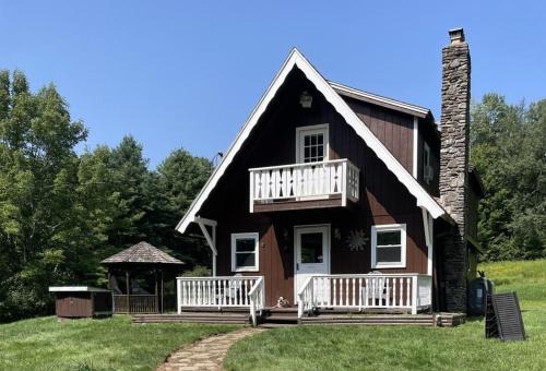 Private 5-Acre Farmhouse Retreat in Livingston Manor