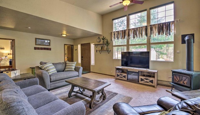 Private Cabin, 5-Min Drive to Hot Springs & Golf! in Crouch