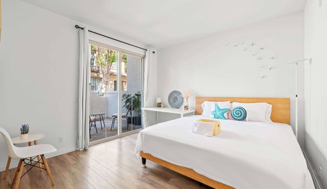Private Entry Cozy Suite w Patio Bath Kitchenette in Irvine