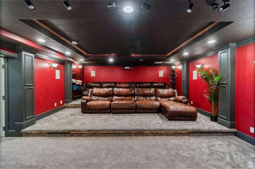 Private Family Home with Hot Tub in Herriman