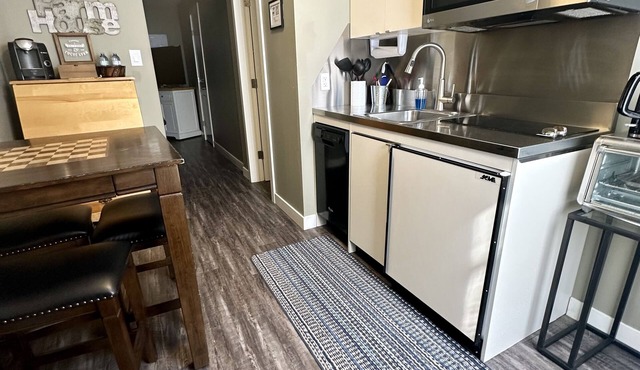 Private/Pet-friendly Farmhouse Themed Suite with Kitchenette! in Lethbridge