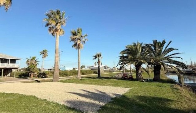 Private RV Pad w/fishing access close to beach! in Bolivar Peninsula