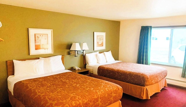 Private Stay w/Flat-Screen TV + Breakfast – Steps From Staples Station in Staples
