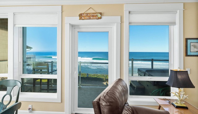 Promo! 2nd Floor, Corner Oceanfront Condo/Private Hot Tub/Pool/WiFi and More! in Lincoln City