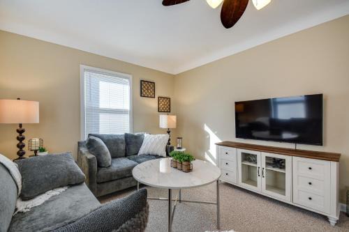 Quaint Cedar Rapids Home, 4 Mi to Downtown! in Cedar Rapids