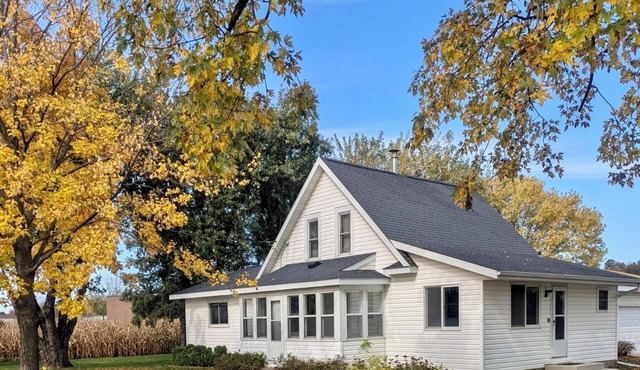 Quaint Small Town Home - Country Style Living in Independence in Independence
