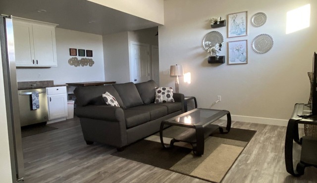 Quiet and cozy, a remodeled dairy with panoramic mountain views. . in Salem