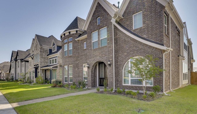 Quiet & Newly Built Home, 6 Mi to Lake Ray Hubbard in Rowlett