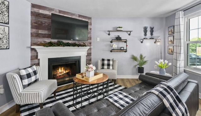 QuincyHideaway: Quaint Townhome Near DC in Sterling