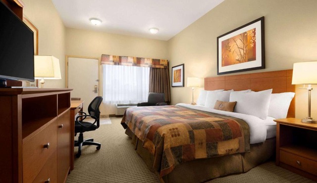 Ramada by Wyndham Drayton Valley in Drayton Valley