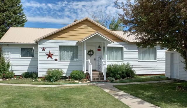 Raspberry House is a farmhouse retreat in Beautiful Georgetown Idaho. in Montpelier