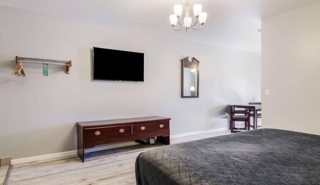 Relax and Unwind in GuestHouse Montesano! Free Parking, Pet-friendly Property in Montesano