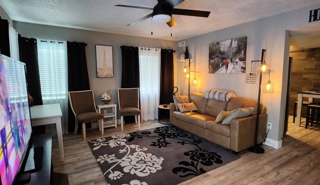 Relaxing Cozy White House Near Northtown Mall in Spokane