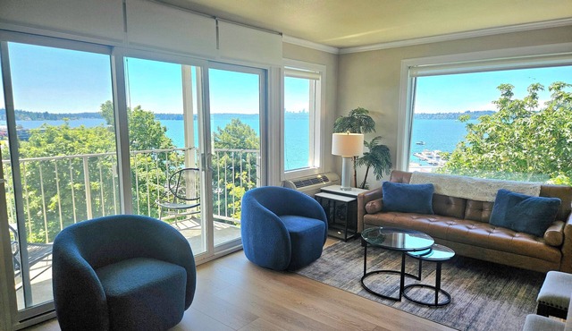 Relaxing View and Walking Distance to downtown Kirkland! Easy freeway access. in Kirkland