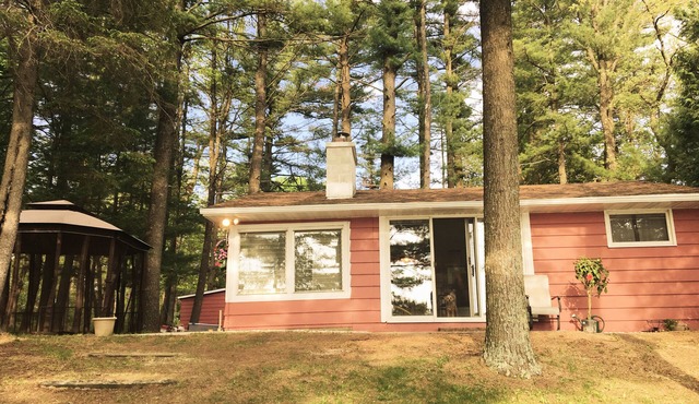 Relaxing Waterfront Cabin Located On A Sandy Bottom Crystal Clear Lake. in Waupaca