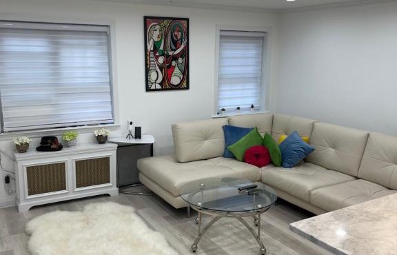 Renovated Jacuzzi Tub Home NYC-LGA-JFK Washer-Dryer in Kew Gardens